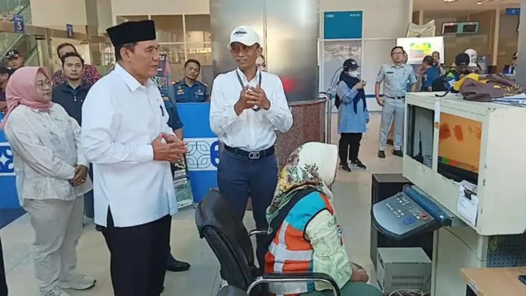 Anggota Dpr Ri Bambang Haryo, Tinjau Kesiapan Angkutan Lebaran Di Pelabuhan Tanjung Perak