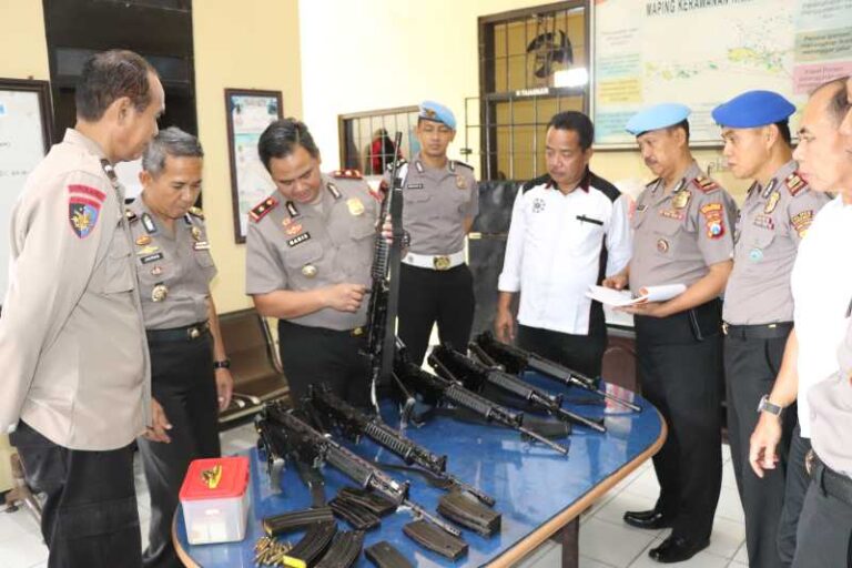 Wakapolres Sumenep Lakukan Pengecekan Senpi Anggota