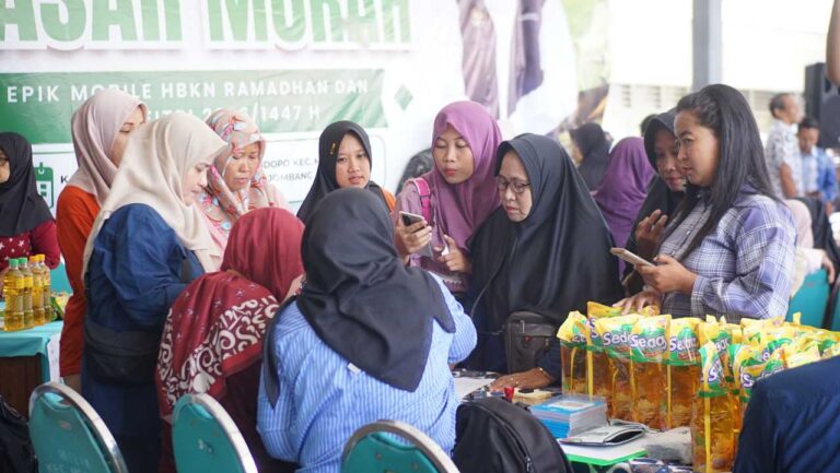Kendalikan Inflasi, Pemkab Jombang Dan Pemprov Jatim Sinergi Gelar Pasar Murah ‘Epik Mobile’
