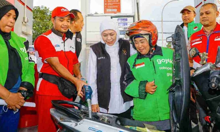 Gubernur Jatim Bagikan Bbm Gratis Dan Sembako Ke 200 Pengemudi Ojol Di Sidoarjo