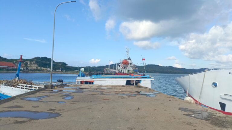 Warga Kepulauan Kangean Resah, Tanker Bbm Bersubsidi Hingga Hari Ini Belum Juga Tiba