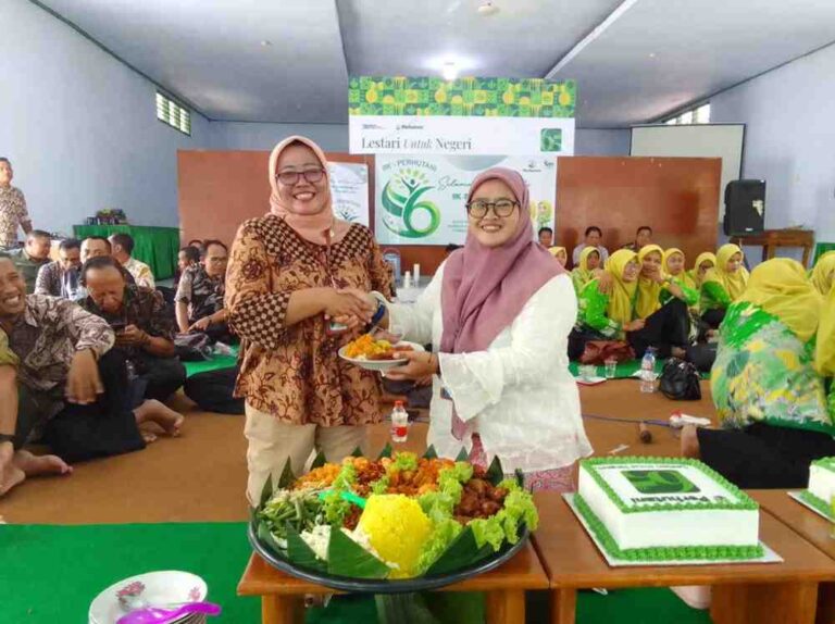 Hut Ke-65 Perhutani Dan Hut Ke-6 Iik, Perhutani Kph Jombang Gelar Halalbihalal Dan Potong Tumpeng