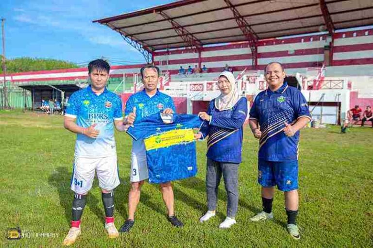 Tingkatkan Stamina, Rsud Dr H Moh Anwar Sumenep Uji Tanding Sepak Bola Dengan Bprs