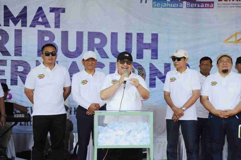 May Day 2026 Di Jombang, Ribuan Buruh Senam Kebugaran Bareng Pemerintah Berhadiah Umrah
