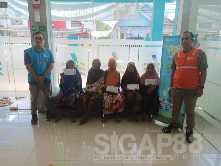 Ybm Pln Up3 Madura Tebar Santunan Dhuafa Dan Guru Ngaji Di Ketapang, Sampang