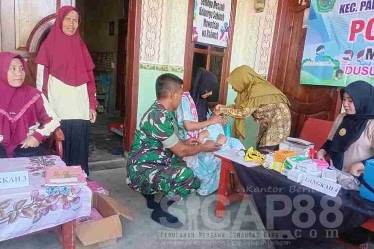 Babinsa Koramil 0826-06 Pademawu Dampingi Giat Posyandu Di Desa Baddurih