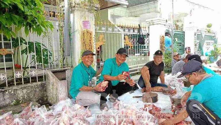 Masjid Miftahul Jihad Jombatan Jombang Sembelih Puluhan Hewan Kurban