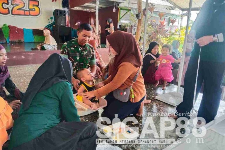 Dukung Program Kesehatan, Babinsa Koramil 0826-01 Pamekasan Hadir Di Posyandu Melati