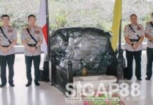 Khofifah Dampingi Kapolri Ziarah ke Makam Bung Karno Jelang Hari Bhayangkara ke-80 Khofifah dampingi kapolri ziarah makam bung Karno