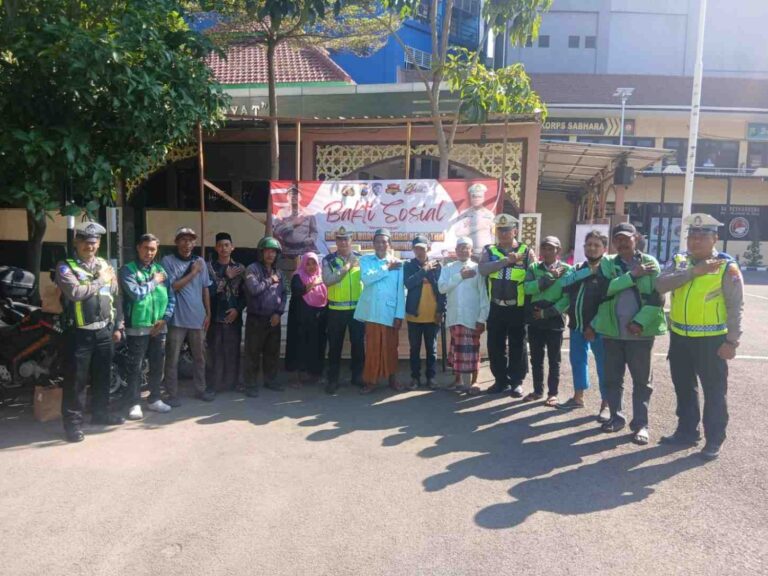 Hari Bhayangkara Ke-80, Satlantas Polres Tanjung Perak Gelar Bhakti Sosial Dan Bhakti Religi