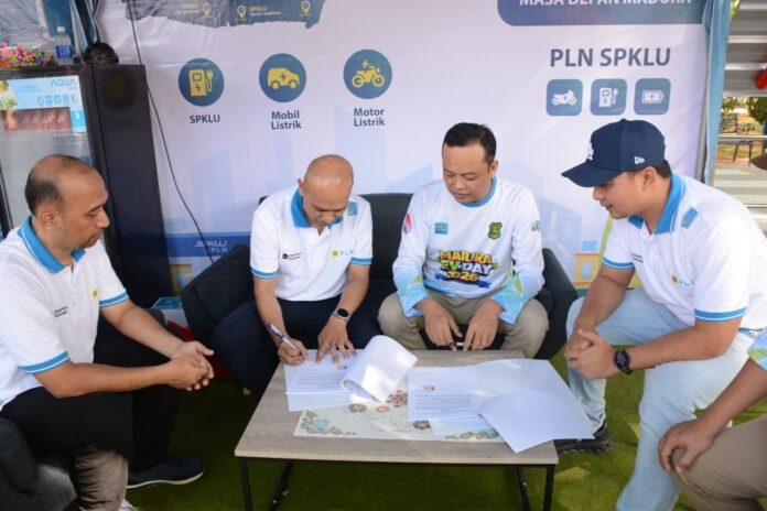 capaian PLN kerja sama Capaian PLN melalui penandatanganan kerja sama dengan PT Wira Usaha Sumekar untuk pengembangan ekosistem kendaraan listrik di Sumenep