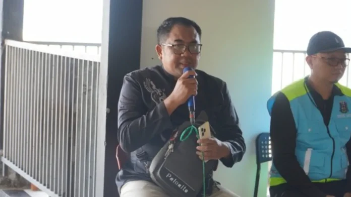encung-haryono-kepala-puskesmas-gayam-sapudi Kepala Puskesmas Gayam Encung Haryono menyambut tim Yankes Bergerak Jatim di Pulau Sapudi Sumenep.