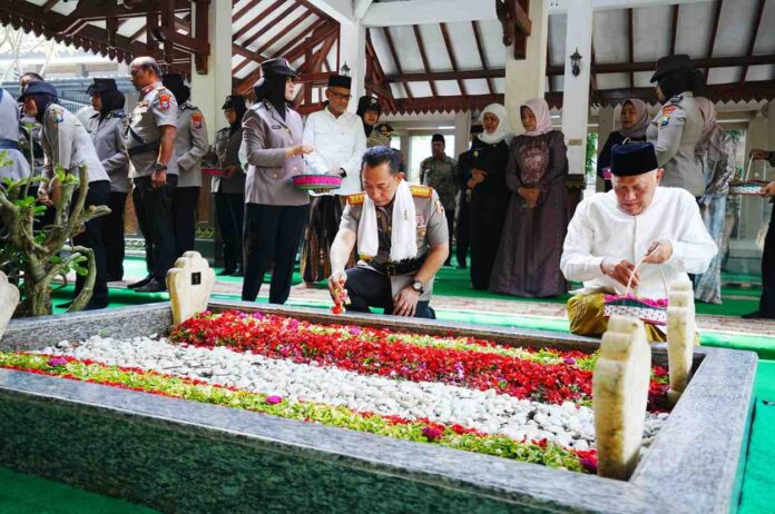 kapolri ziarah makam Gus Dur di Jombang
