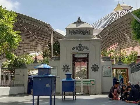 Sejarah Kota Surabaya: Dari Pelabuhan Majapahit Hingga Menjadi Kota Pahlawan Indonesia 2 Komplek Makam Sunan Ampel Surabaya
