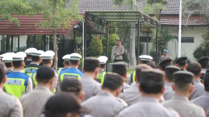 polres Jombang siagakan 500 Personel Polres Jombang Kerahkan 500 Personel Amankan Pengesahan Warga Baru PSHT Parluh 2016