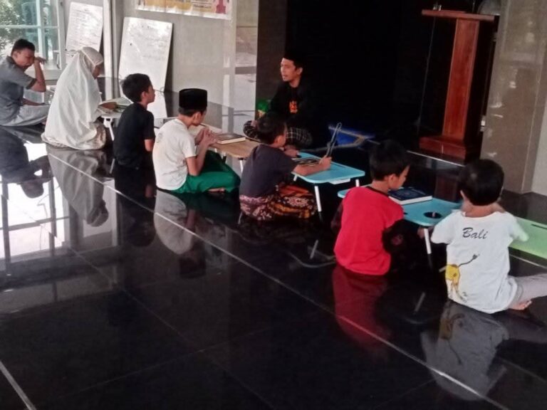 Santri: Pendidikan Karakter Dan Kontribusinya Bagi Bangsa