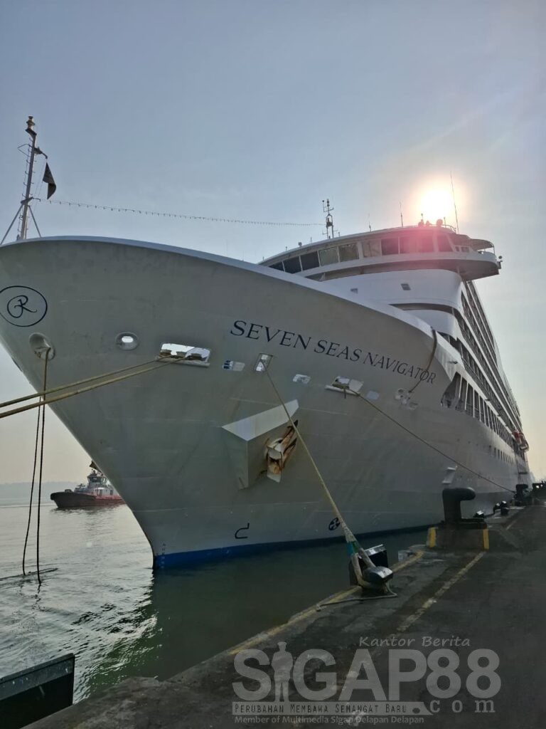 Mv Seven Seas Navigator Sandar Di Pelabuhan Tanjung Perak, Buka Peluang Pertumbuhan Ekonomi Dan Pariwisata Surabaya