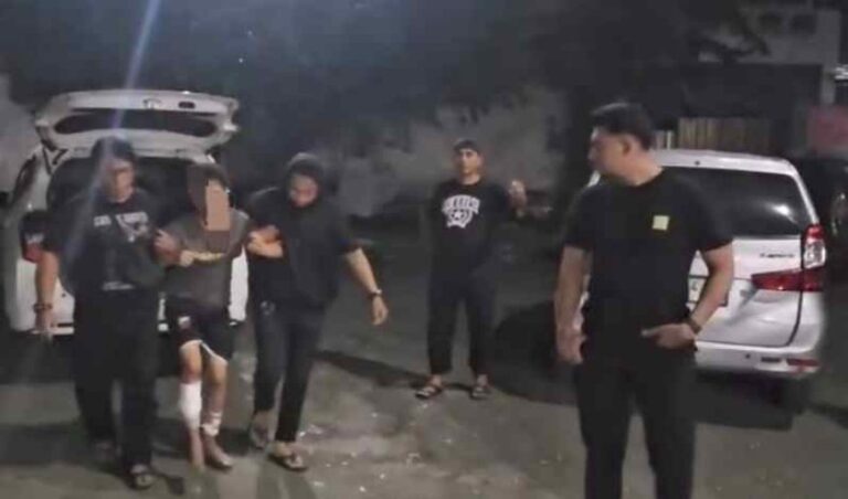 Polres Pelabuhan Tanjung Perak Tembak Komplotan Curanmor Spesialis Parkiran Minimarket