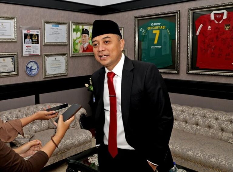 Eri Cahyadi Ancam Copot Camat Dan Lurah Tak Responsif, Sidak Dini Hari Temukan Sejumlah Persoalan Di Lapangan