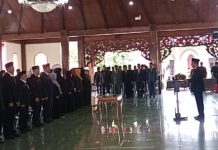 85 ASN Pemkab Pamekasan Dilantik, Bupati Minta Tinggalkan Budaya “Datang, Duduk, Duit” Bupati Pamekasan melantik 85 ASN di Mandhapa Agung Ronggosukowati.