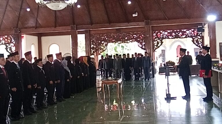85 Asn Pemkab Pamekasan Dilantik, Bupati Minta Tinggalkan Budaya “Datang, Duduk, Duit”