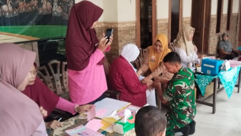 Babinsa Koramil 0826-01 Pamekasan Hadir Perkuat Layanan Posyandu, Sinergi Jaga Kesehatan Balita Dan Lansia