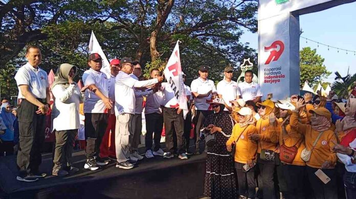 Jalan sehat HUT Koperasi di Pamekasan diikuti ribuan peserta