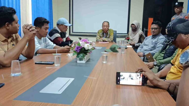 Aksi Demo Di Dinkes Pamekasan, Rs Larasati Tegaskan Pelayanan Sesuai Standar Medis