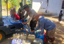 Krisis Air Bersih Melanda Kedungrejo, Polsek Winongan Salurkan 1.000 Liter untuk Warga Terdampak Kekeringan