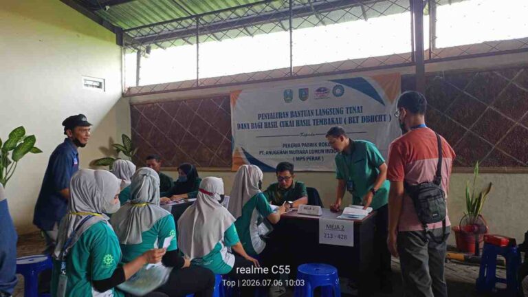 835 Buruh Pabrik Rokok Di Jombang Terima Blt Dbhcht Rp800 Ribu