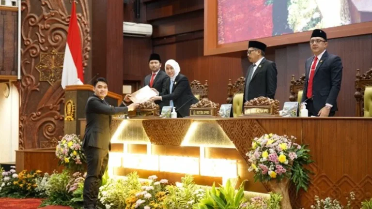 Pemprov Jatim Siap Tindak Lanjuti Rekomendasi Banggar, Emil Dardak Soroti Perbaikan Belanja Modal Dan Bansos