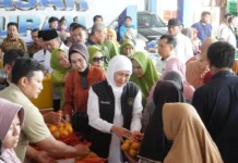 Pasar Murah Pemprov Jatim di Camplong Sampang Tembus Rp60,6 Juta, Ratusan Sak Beras SPHP Diserbu Warga