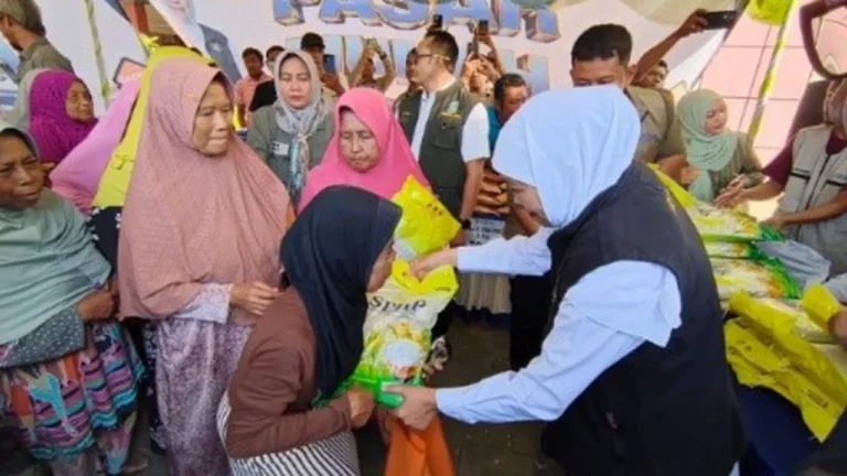Pasar Murah Pemprov Jatim Di Pamekasan Catat Transaksi Rp74,1 Juta, Beras Jadi Komoditas Paling Diburu Warga