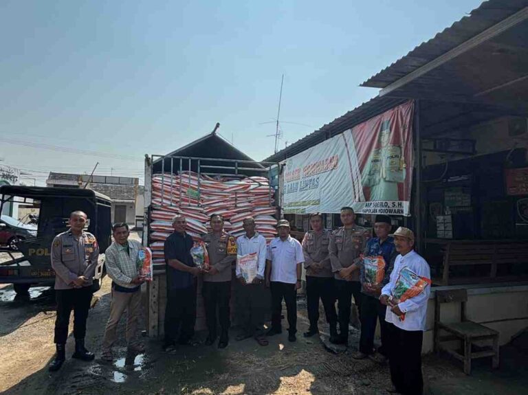 Polres Jombang Dukung Ketahanan Pangan, Ribuan Kilogram Benih Jagung Disalurkan Ke Petani Mojowarno