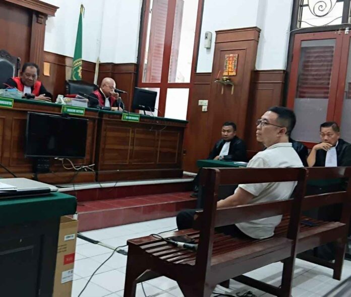 terdakwa Samuel saat di PN Surabaya terdakwa Samuel saat di PN Surabaya