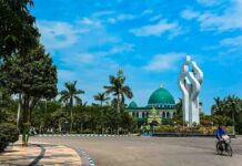 Dari Pamelingan Menuju Pamekasan, Menelusuri Awal Sejarah Berdirinya Kabupaten Pamekasan Pemandangan pusat Kota Pamekasan sebagai cikal bakal perkembangan wilayah dari Pamelingan menjadi Kabupaten Pamekasan.