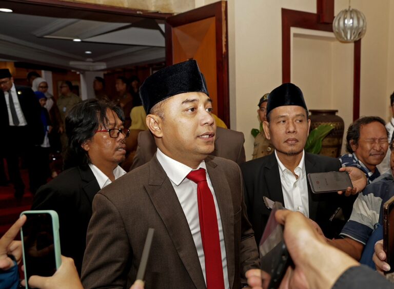 Eri Cahyadi Tegaskan Aksi Protes Mutasi Lurah Tambak Wedi Tak Boleh Membela Dugaan Pungli