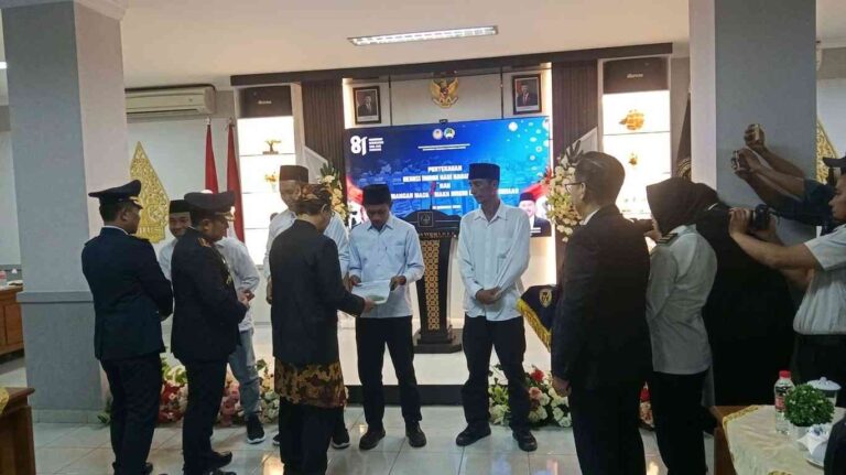 Hut Ke-81 Ri, 484 Warga Binaan Lapas Narkotika Pamekasan Terima Remisi