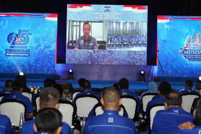 AHY saat memberikan arahan melalui teleconference AHY saat memberikan arahan melalui teleconference