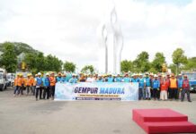 Nyalakan Semangat HUT ke-81 RI, PLN UP3 Madura Gelar Apel GEMPUR MADURA–GESIT POLL di Monumen Arek Lancor, Pamekasan