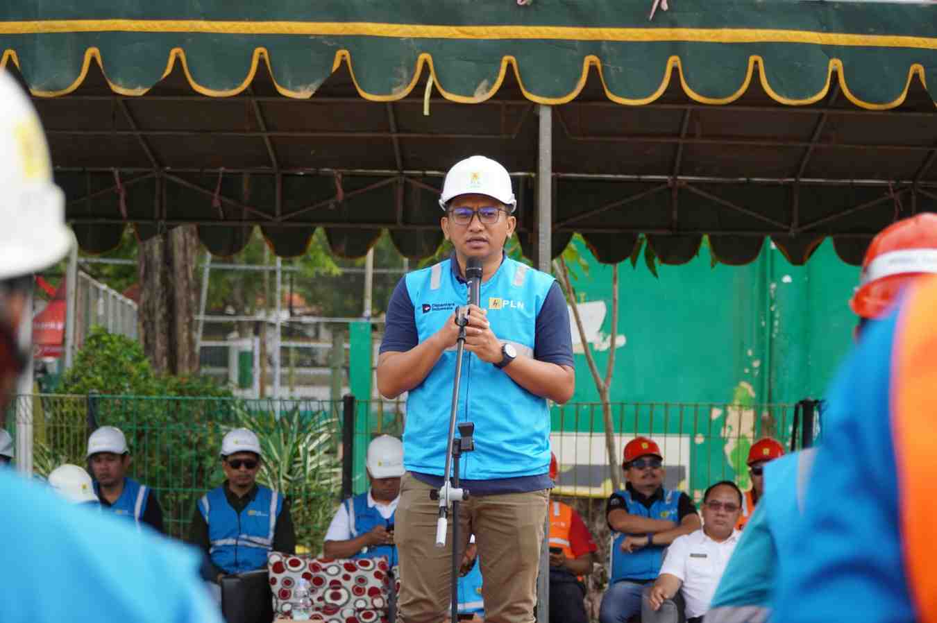 Nyalakan Semangat Hut Ke-81 Ri, Pln Up3 Madura Gelar Apel Gempur Madura–Gesit Poll Di Monumen Arek Lancor, Pamekasan 1 Manager Pln Up3 Madura Fahmi Farizi
