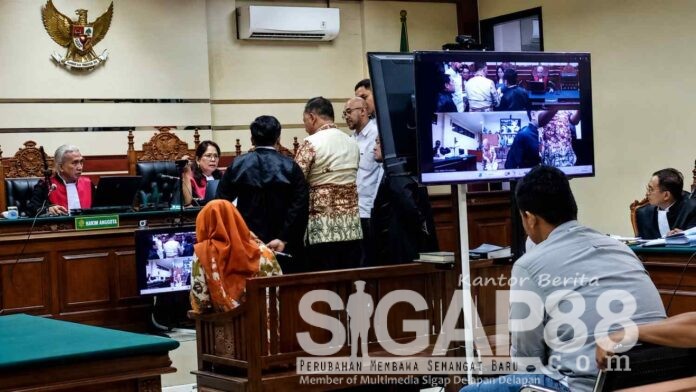 Sidang Tipikor BSPS Sumenep di PN Surabaya Suasana sidang Tipikor perkara BSPS Sumenep di Pengadilan Negeri Surabaya