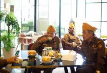 Wedang Jawi Jadi Jembatan Cerita, EXCOTEL Surabaya Gandeng Veteran Rayakan Kemerdekaan Veteran LVRI Surabaya mengikuti kegiatan kemerdekaan