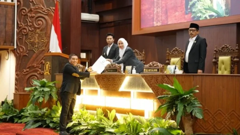 Pemprov Jatim Siapkan Jawaban Atas Catatan Fraksi Dprd Dalam Apbd-P 2026