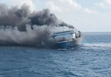 Dua Helikopter Diterjunkan, Polda Jatim Perluas Operasi Pencarian Korban KMP Mutiara Sentosa 2