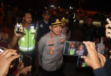 Kapolresta Sumenep Kawal Penerimaan Korban Evakuasi Kebakaran KMP Mutiara Sentosa 2 di Pelabuhan Kalianget