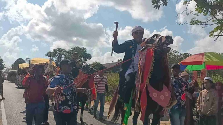 Karnaval Hut Ri Ke-81 Ganding Sumenep, Tradisi Madura Berpadu Modern