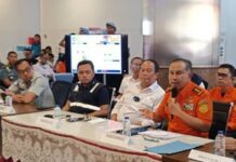 Operasi SAR Nasional KMP Mutiara Sentosa 2 Resmi Ditutup, 238 Korban Berhasil Dievakuasi Marsekal Madya TNI Mohammad Syafii Kepala Basarnas RI bersama Suntana Wakil Menteri Perhubungan (Wamenhub) RI dalam konferensi pers di Terminal Gapura Surya Nusantara (GSN) Pelabuhan Tanjung Perak Surabaya