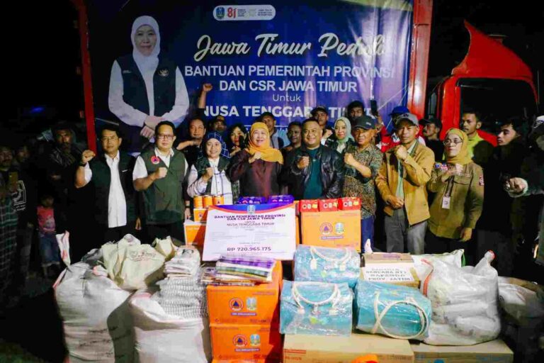 Khofifah Bawa 65,7 Ton Bantuan Gempa Flores, 5 Ton Beras Dialihkan