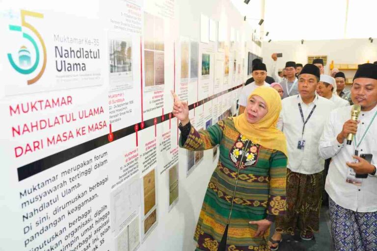 Khofifah Resmikan Pameran Turots Muktamar Nu Ke-35, Dorong Karya Ulama Nusantara Mendunia